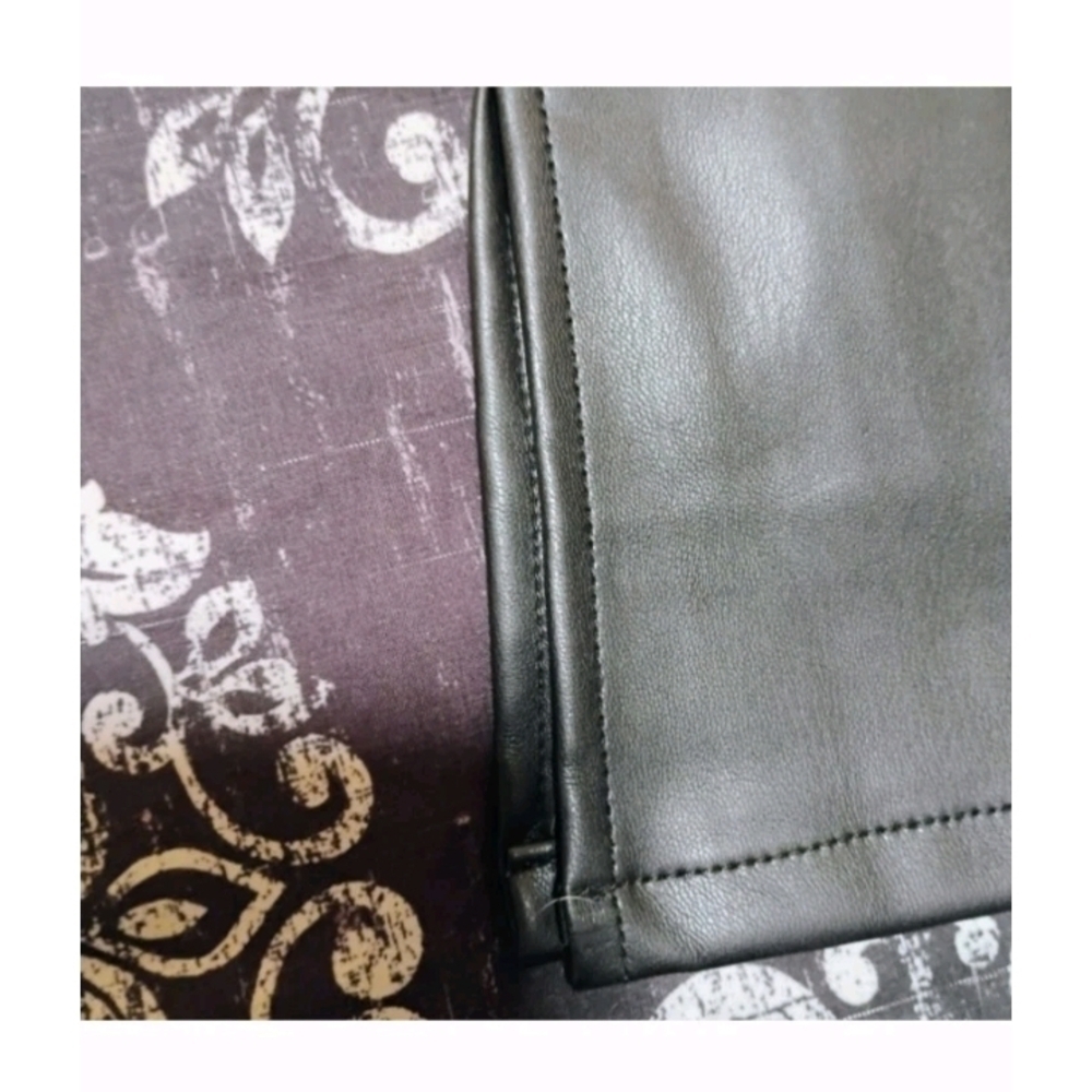 Vibrant Sleek Black Straight Leg Pants - Picture 2 of 9